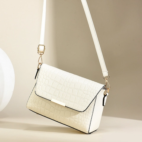 Damen Schultertasche Umhängetasche PU Leder Krokodil Muster Gold Metall Deko Klappdeckel Street Style Handtasche
