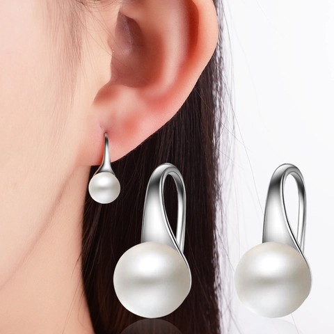 Orecchini A Gancio Con Perla Artificial Sintetica Rotonda Base In Rame Placcato Platino Gioielli Di Moda Classica Donna