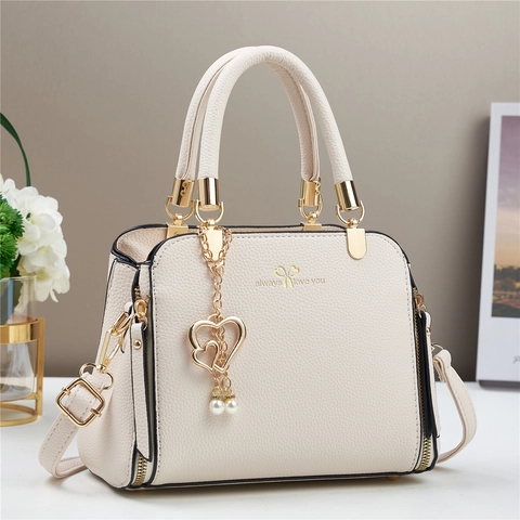 Bolso De Mano Para Mujer De Cuero PU Grano Lichi Elegante Bolso Bandolera Con Colgante De Corazón Y Perla Artificial Para Mujer