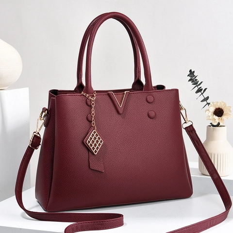 Sac à Main Pour Femme En Cuir PU Motif Litchi Décoration Métal V Grande Capacité Sac Fourre-tout Style Pendulaire