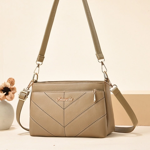 Borsa A Tracolla Da Donna Pelle PU Grana Lychee Cuciture A V Chevron Moda Di Tendenza Hardware Dorato Elegante