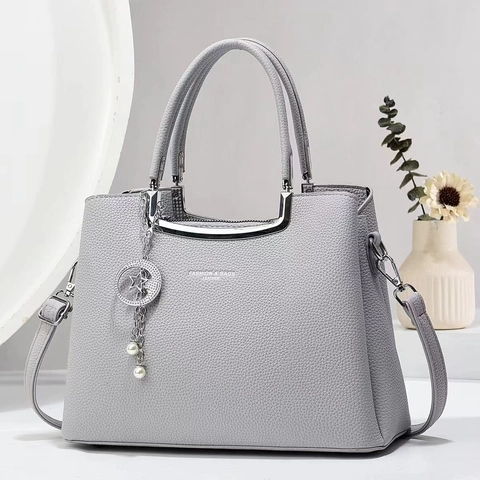 Bolso De Mano Para Mujer De Cuero PU Con Patrón De Litchi Mango De Metal Plateado Y Colgante De Perla Artificial Estrella