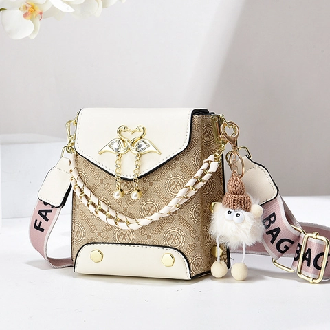 Women PU Leather Crossbody Bag Vintage Monogram Pattern Double Swan Buckle Artificial Pearl Pendant Wide Letter Strap Shoulder Bag