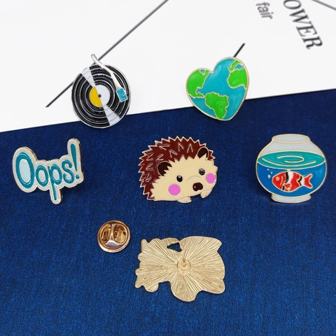 Cartoon Tier Emaille Pins Set Legierung Igel Grammophon Rekord Welpe Goldfisch Glas Weltkarte Brosche Abzeichen Schmuck