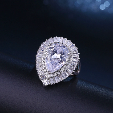 Anillo De Lujo Pera Gota Cobre Chapado En Platino Circonita Joyería De Boda Para Mujeres