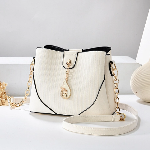 Women Bucket Bag PU Leather Vertical Stripe Texture Shoulder Bag With Gold Chain Strap And Animal Pendant Crossbody Purse