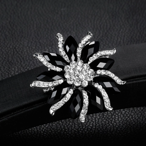 Vintage Alloy Zirconia Leaf Brooch With Black Glass Stone Silver Plated Floral Rhinestone Brooches For Women Fashion Jewelry