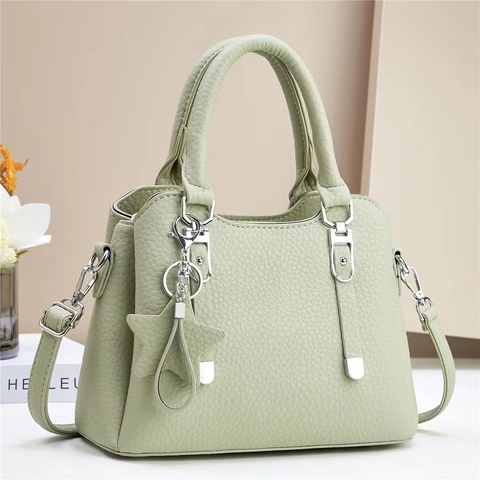 Sac à Main en Cuir PU Mode Femme Motif Litchi Grande Capacité Sac Bandoulière Avec Pendentif Étoile Pour le Quotidien