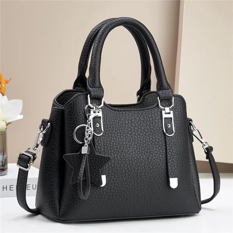 Sac à Main en Cuir PU Mode Femme Motif Litchi Grande Capacité Sac Bandoulière Avec Pendentif Étoile Pour le Quotidien