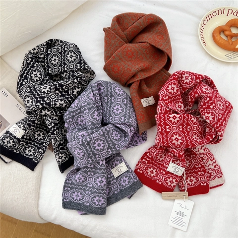 Knitted Scarf 100% Wool Retro Geometric Snowflake Jacquard Warm Winter Neck Warmer Soft Elegant Fashion Accessory Unisex