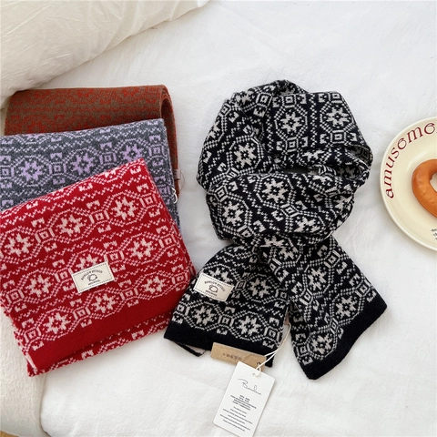 Knitted Scarf 100% Wool Retro Geometric Snowflake Jacquard Warm Winter Neck Warmer Soft Elegant Fashion Accessory Unisex