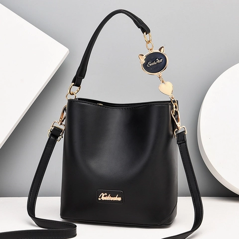 Fashion Bucket Bag PU Leather Women Shoulder Crossbody Bag With Cat Pendant Large Capacity Elegant Street Style