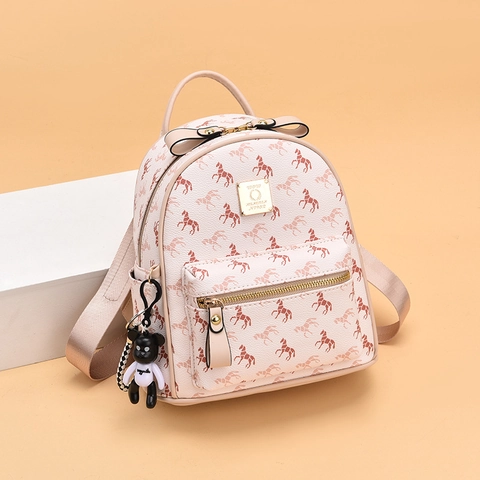 Zaino Da Donna Alla Moda Pelle PU Stampa Cavallo Grande Capacità Viaggio Stile Casual Borsa A Tracolla Con Pendente Orso