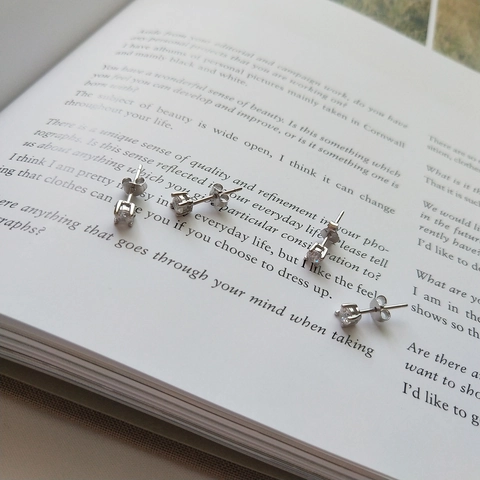 Runde Zirkon Ohrstecker Mit 925 Sterling Silber Ohrstecker Krappenfassung Minimalistisches Elegantes Design Für Damen
