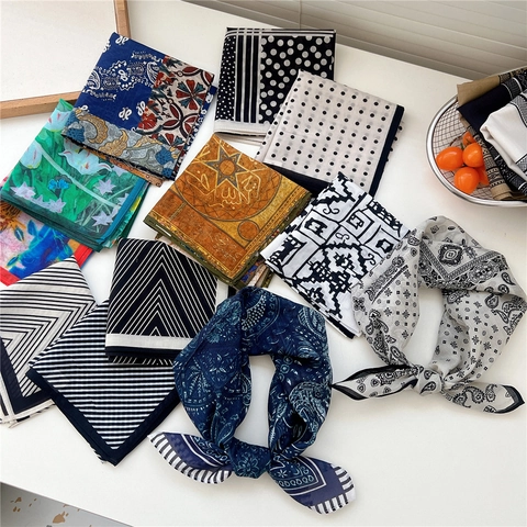 Paisley Floral Printed Square Scarf Satin Like Polyester Bandana Retro Neck Scarf For Women Decorative Hair Wraps
