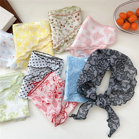 Leichte Damen Dreieckstuch Mit Blumenmuster Dünnes Chiffon Spitze Bandana Halstuch Elegantes Dekoratives Haar-Accessoire