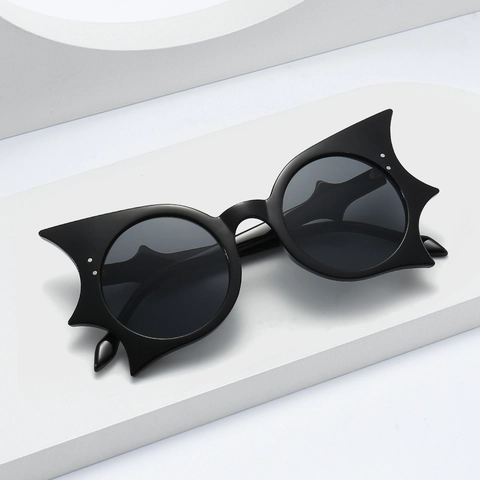 Bat Wing Sunglasses PC Frame AC Lens Gothic Pointed Funny Eyewear For Halloween Party Club Streetwear Hip Hop Trendy