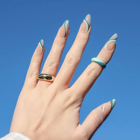 Unghie Finte Lunghe A Mandorla Con Motivo A Onde Verdi Stiletto Copertura Completa Per Donne