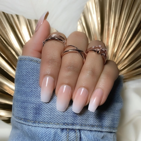 Press On Nägel Glänzend Französisches Ombre Nude Pink Weiß Sargform Volle Abdeckung Künstliche Nägel Abnehmbar Maniküre Zubehör