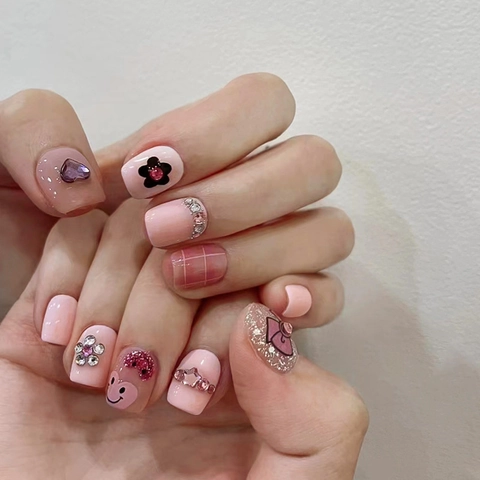 Roze Press On Nagels Met Smiley Strik Ruit Hart Bloem Strass Zoete Stijl Accessoire