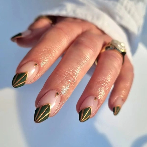 Faux Ongles Press On Français Vert Olive Avec Lignes Géométriques Dorées Motif Diamant Forme Amande Élégants