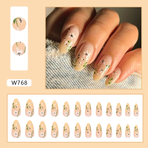 Amandelvormige Kunstnagels Bloemenpatroon Nude Gradiënt Elegante Retro Verwijderbare Manicure Voor Vrouwen