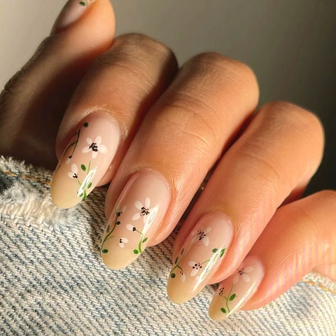 Amandelvormige Kunstnagels Bloemenpatroon Nude Gradiënt Elegante Retro Verwijderbare Manicure Voor Vrouwen