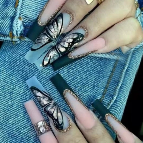 Faux Ongles Long Cercueil Motif Ailes Papillon Noir Dégradé Rose Avec Paillettes Dorées Finition Mate Beauté Femme