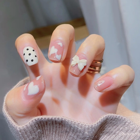 Unghie Finte In Resina Stile Dolce Femminile Fiocco 3D Cuore Pois Glitter Manicure Per Donne Uso Quotidiano