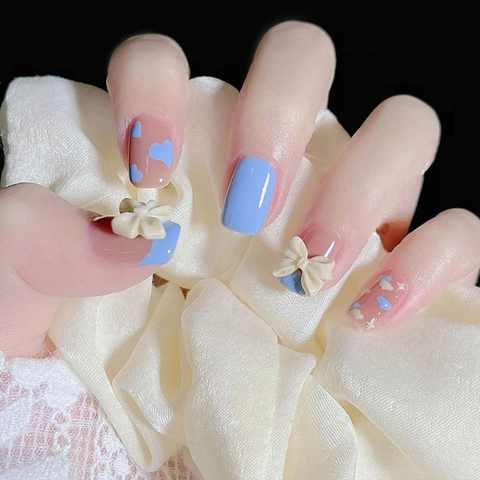 Faux Ongles Courts Carrés Dégradé Bleu Rose Avec Nœud 3D Motif Cœur Amovibles Style Doux