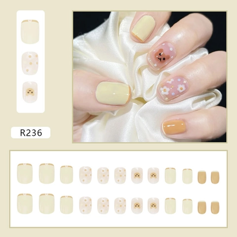Cute Cartoon Bear Daisy Press On Nails Short Square Round Artificial Fake Nails Manicure Accessories For Women