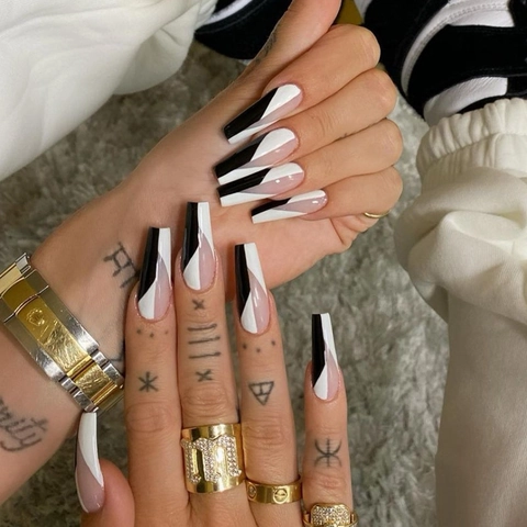 Long Coffin Press On Nails Geometrische Zwart Wit Roze Patchwork Glanzende Kunstnagels Voor Dames