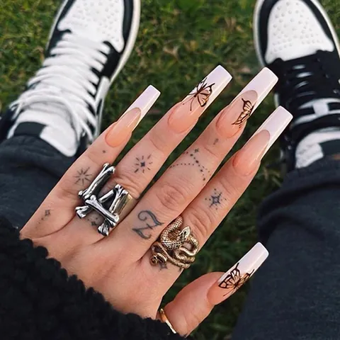 Long Coffin Press On Nails Punta Francesa Motivo Farfalla Nude Rosa Lucido Unghie Finte Arte Manicure Professionale