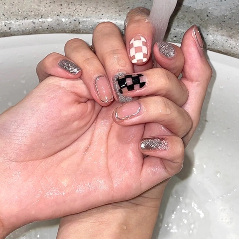 Unghie Finte A Pressione Motivo A Scacchi Nero Bianco Rosa Glitter Corte Squadrate Copertura Totale Stile Dolce