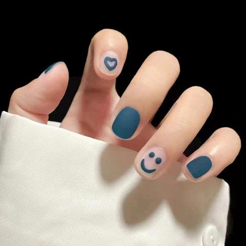 Unghie Finte Opache Blu Mano Dipinta Cuore Sorriso Quadrato Arrotondato Punte Unghie Rimovibili Copertura Completa Donna