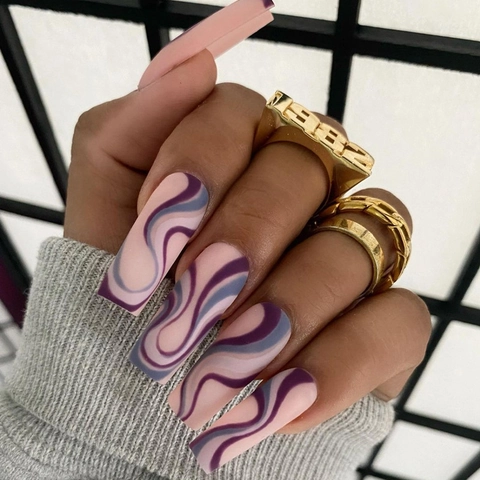 Lange Sargform Künstliche Nägel Abstrakte Wellenlinie Matt Nude Lila Tragbare Aufpressnägel DIY Maniküre
