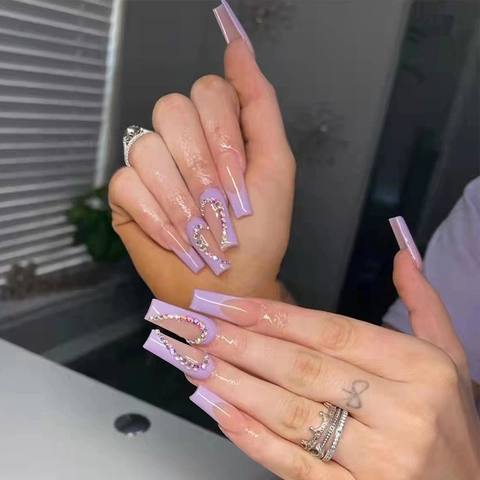 Μακριά Ψεύτικα Νύχια Coffin French Tip Λεβάντα Μωβ Καρδιά Στρας Πλαστικά Τεχνητά Νύχια Διακόσμηση Μανικιούρ