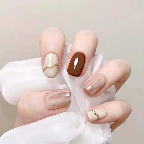 Unghie Finte Nude Marmo Marrone Bianco Linea Dorata Corto Quadrato Rotondo Lucido Unghie Artificiali Per Donne Elegante