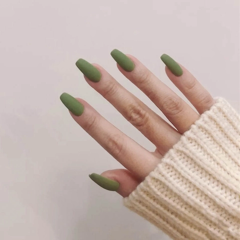 Matte Donkergroene Press On Nails Lange Kistvorm Matte Afwerking Kunstmatige Valse Vingernagels Elegante Eenvoudige Stijl