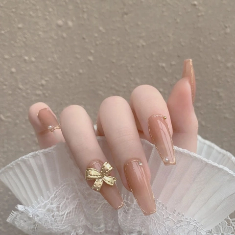 Unghie Finte Trapezoidali Lunghe Farfalla 3D Oro Künstliche Perle Strass Francese Elegante Lusso Nude Mocha Rimovibili
