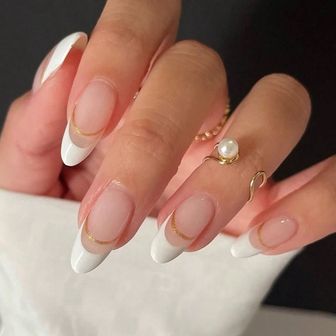 Unghie Finte Forma Di Mandorla French Bianco Con Linea Glitter Oro Unghie A Pressione Eleganti Per Donne