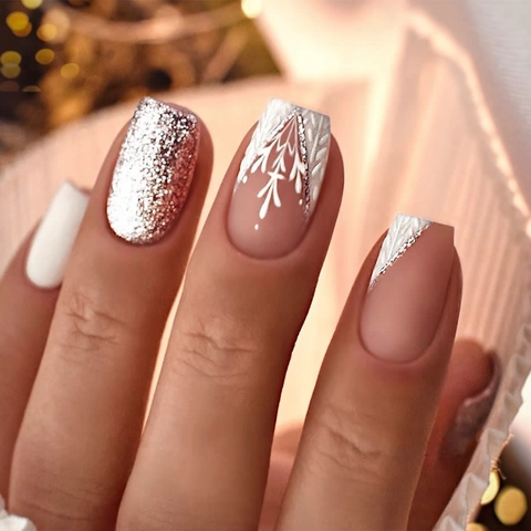 Winter Style Press On Nails Embossed Snowflake Pattern Glitter Glossy Elegant False Nails