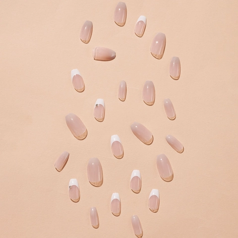 Handgemachte Französische Press On Nägel Kurzes Trapez Nude Pink Weiße Spitzen Elegante Maniküre Mit Strasssteinen Gelee Kleber