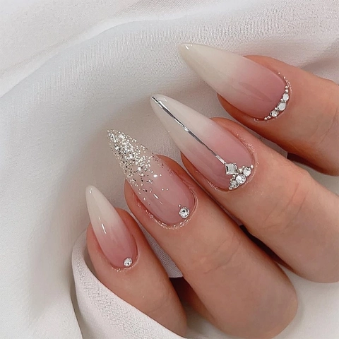 Press On Nägel Lang Mandelform Ombre Rosa Weiß Mit Strass Silber Glitzer Kronendesign Luxus Elegant Handgefertigter Stil Für Damen