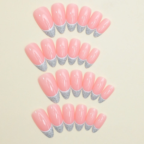 Unghie Finte Francesi Mandorla Base Rosa Nude Punte Glitter Argento Lucido Unghie Lunghe Manicure Donna