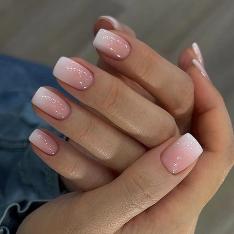 Kunstnagels Press On Verloop Roze Wit Lange Vierkante Franse Stijl Draagbare Valse Nagels Voor Dames Met Zelfklevende Tabs