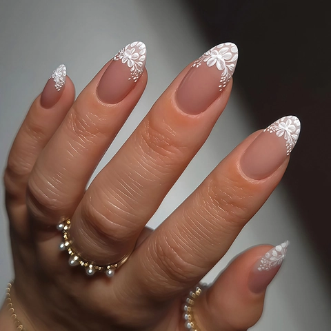 Französische Mandel Aufpressnägel Weiße 3D Geprägte Blume Rosa Nude Elegante Künstliche Fingernägel Für Frauen