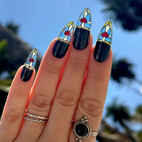 Unghie Finte French Almond Stile Vetrate Rétro Motivo A Cuore Long Stiletto Unghie Artificiali Per Donne