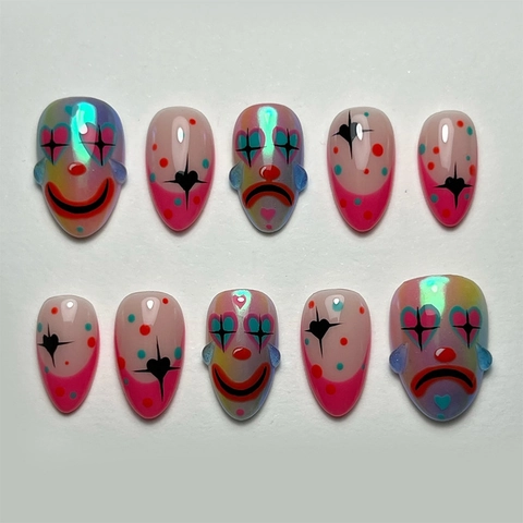 Unghie Finte A Mandorla Lunghe Design Visaggio Di Clown Polarizzato Laser Motivo Cuore Stella Stile Circo Donna