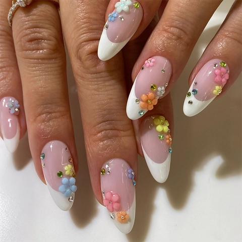 Press On Nails Französisch Weiße Spitzen 3D Harz Blumen Künstlicher Strass Mandel Süß Niedlich Künstliche Nagelspitzen